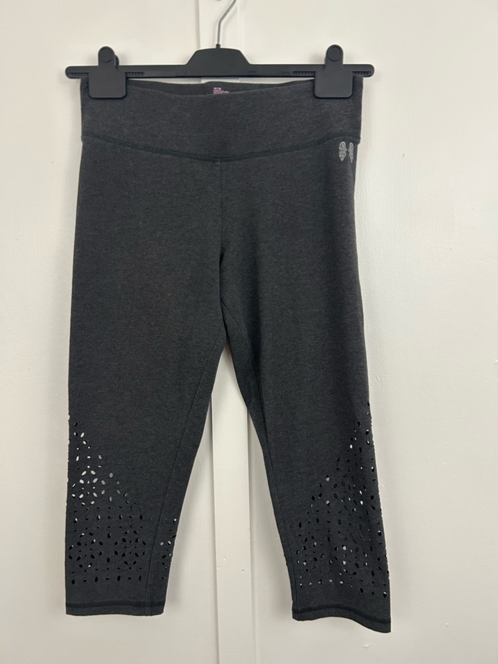 Victorias Secret angel womens gray crop yoga stretch pants size M